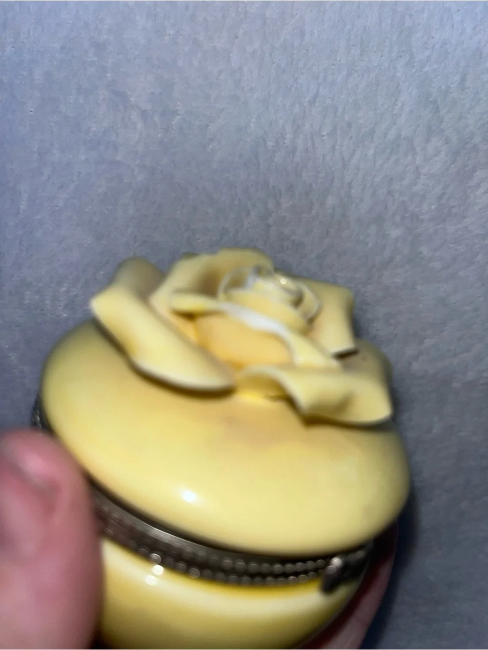 Vintage Yellow Porcelain Rose Hinged Trinket Box Bow Clasp Ring Dish